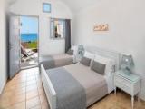 Standard Triple room with sea view