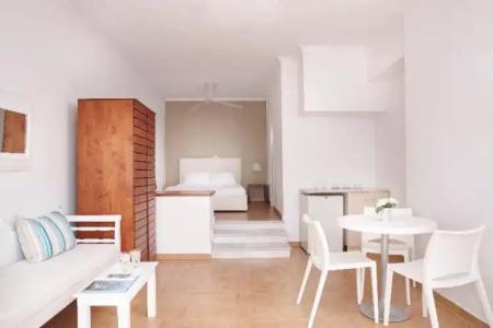 Manos Small World - 23