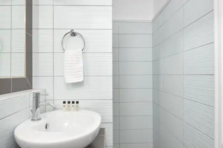 Manos Small World - 7