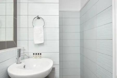 Manos Small World - 90