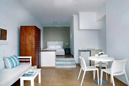 Manos Small World - 35