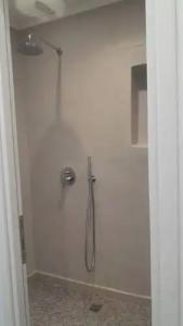 Manos Small World - 64