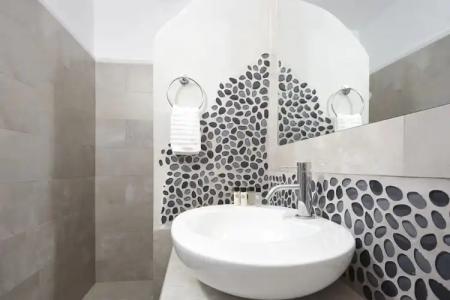 Manos Small World - 113