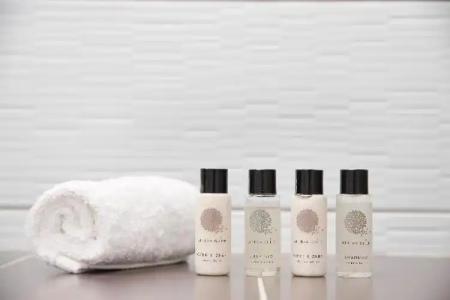 Manos Small World - 24