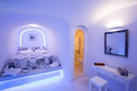 Abyssanto Suites and Spa - 53