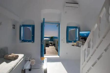 Abyssanto Suites and Spa - 17