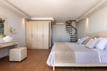 Splendour & Suites - 213