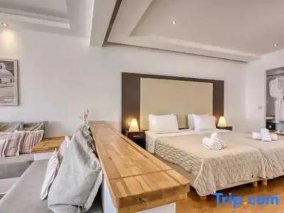 Splendour & Suites - 243