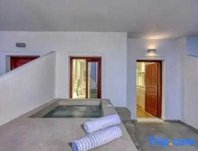 Splendour & Suites - 219