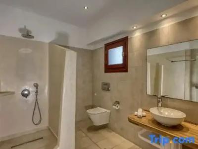 Splendour & Suites - 247