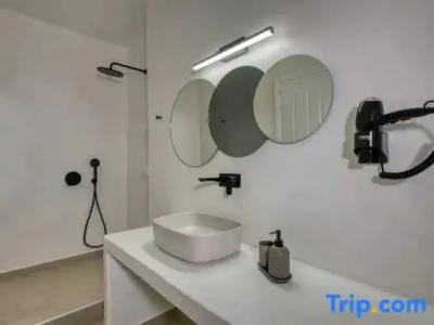 Splendour & Suites - 223