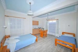 Dimitris Villa, Kamari