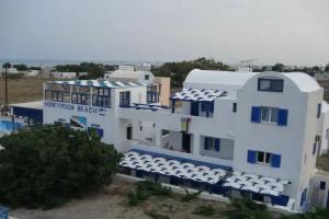 Honeymoon Beach Studios, Perivolos