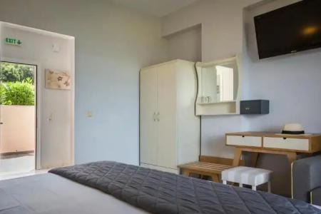 Panorama Fanari Studios and Apartments - 39