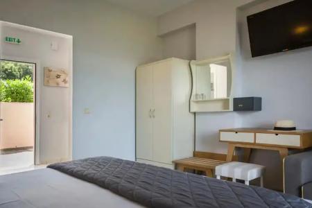 Panorama Fanari Studios and Apartments - 4