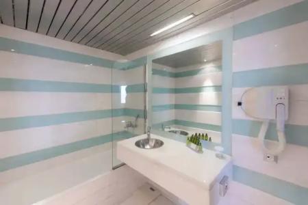 Dorian Inn, Sure Collection by Best Western - 74