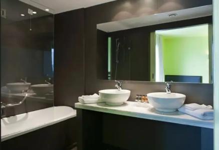 Athens Center Square - 40