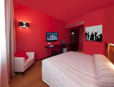 Athens Center Square - 16