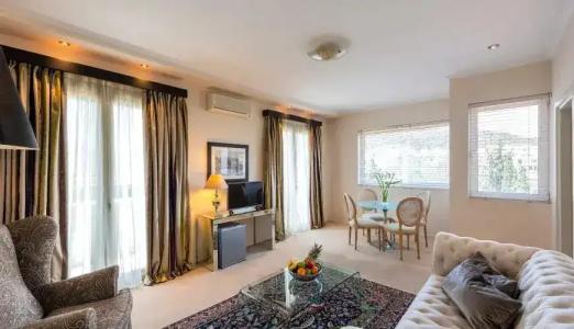 Best Western Plus Embassy - 82