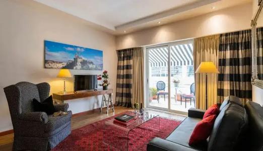 Best Western Plus Embassy - 95