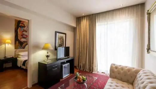 Best Western Plus Embassy - 90