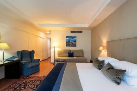 Best Western Plus Embassy - 51