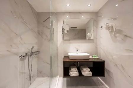 Best Western Plus Embassy - 70