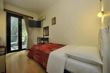 Orion and Dryades - 31