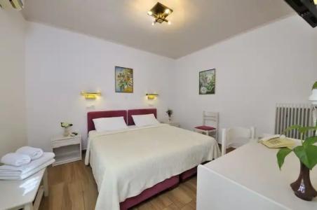 Orion and Dryades - 49