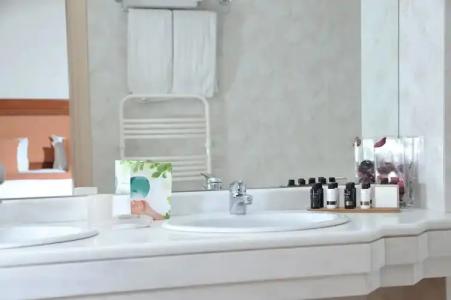 Athens Atrium & Jacuzzi Suites - 73