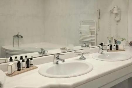 Athens Atrium & Jacuzzi Suites - 99