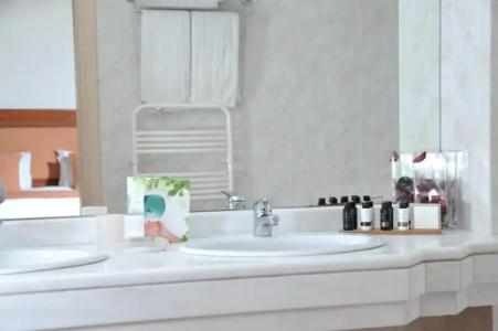 Athens Atrium & Jacuzzi Suites - 84