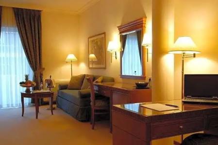 Athens Atrium & Jacuzzi Suites - 43