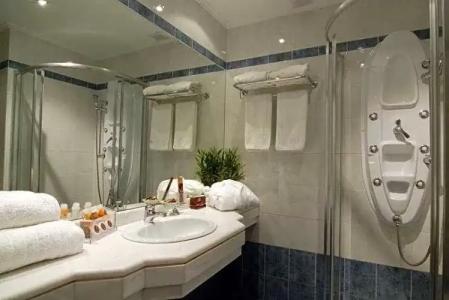 Athens Atrium & Jacuzzi Suites - 95