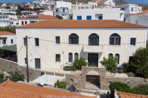 Krinos Suites Hotel, Andros