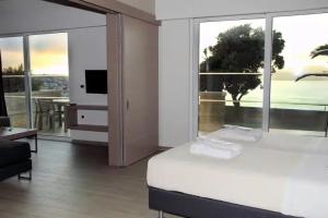 Renieris Hotel, Kato Stalos