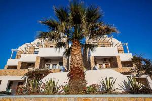 Nautilus Dome Hotel, Fira