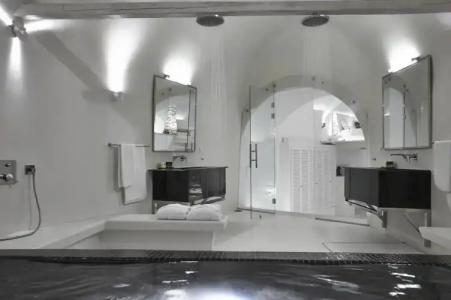 Dreams Luxury Suites - 8