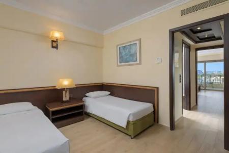 La Marquise Luxury Resort Complex - 6