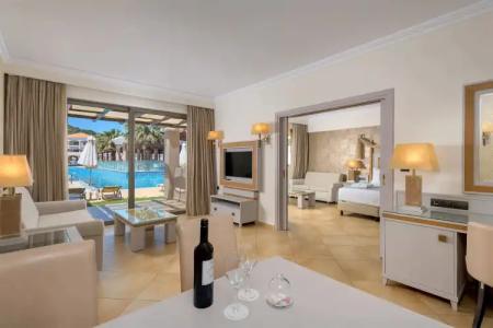 La Marquise Luxury Resort Complex - 93