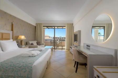 La Marquise Luxury Resort Complex - 98