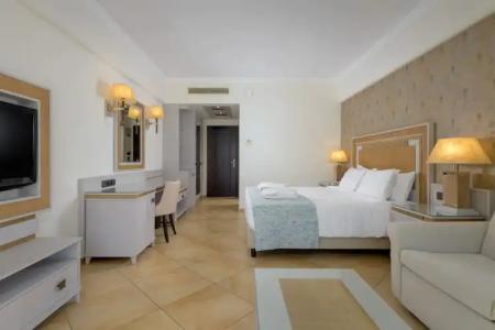 La Marquise Luxury Resort Complex - 56