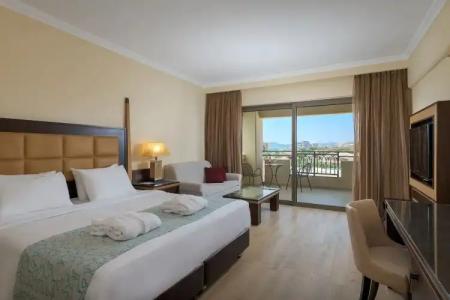 La Marquise Luxury Resort Complex - 4