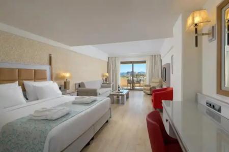 La Marquise Luxury Resort Complex - 46