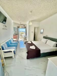 Zacharakis Studios - 80