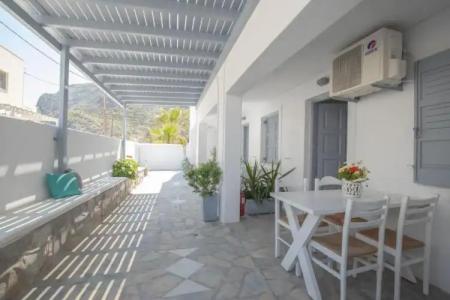 Zacharakis Studios - 106