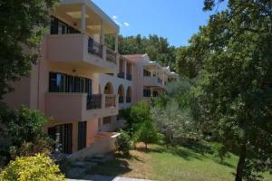 Century Resort, Acharavi