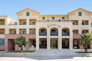 Samaina Inn, Karlovasi