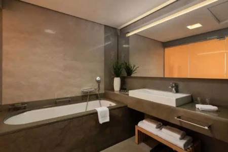 Avra Imperial - 102