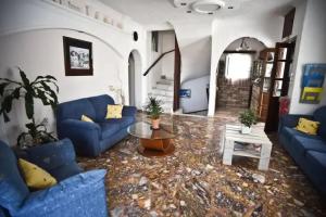 Holiday Beach Resort, Perivolos